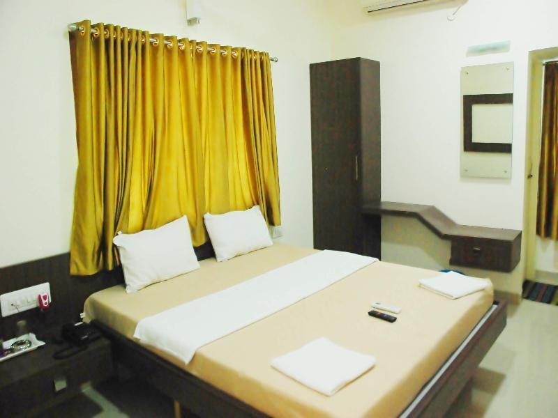 Hotel Pon Amutha Karūr Buitenkant foto