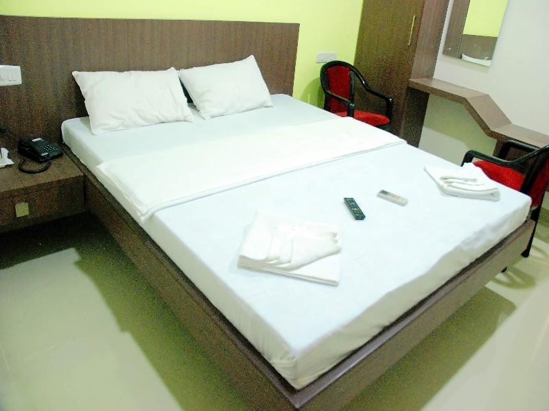 Hotel Pon Amutha Karūr Buitenkant foto